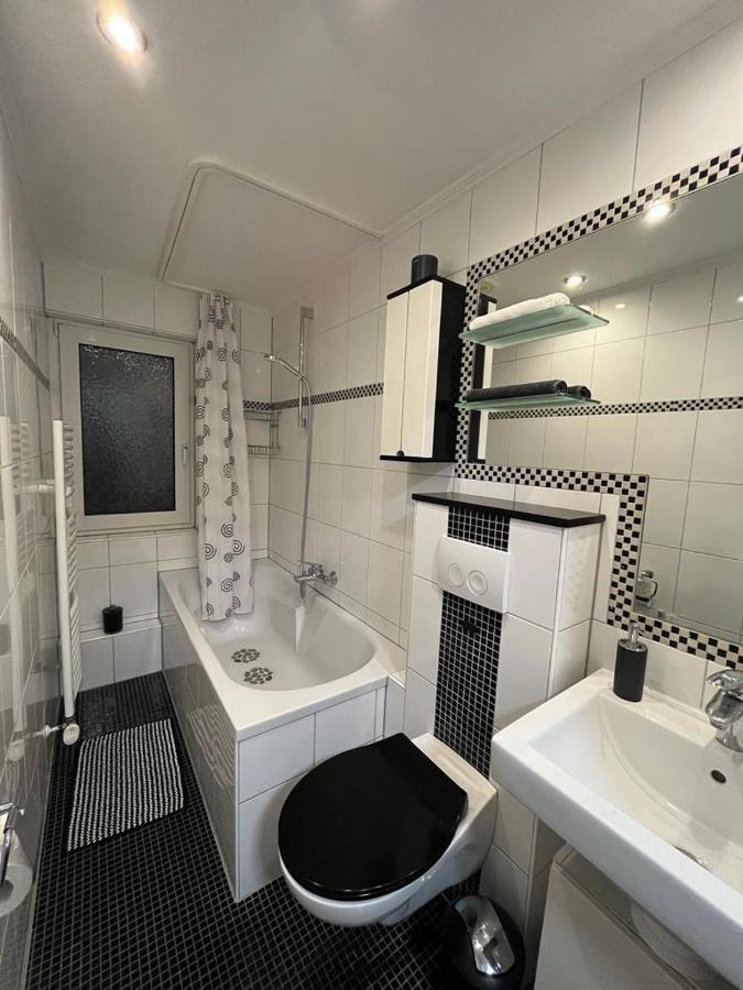 Casa Arturo Duesseldorf Apartment ภายนอก รูปภาพ